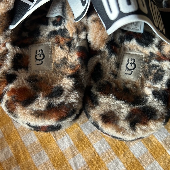 Ugg Fluff Yeah Slide in cheetah no longer sold on website. - Picture 3 of 5